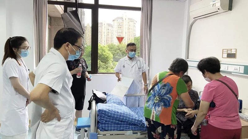 护工服务合同与劳务合同，究竟有何不同？**